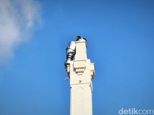 Kubah Menara Masjid Agung Sukoharjo Nyaris Lepas Diterjang Angin Kencang