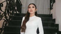 Mahalini memakai pakaian serba putih saat gelar akikahan Selina. (Foto: dok Instagram)