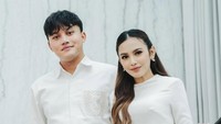 Mahalini dan Rizky Febian bergaya setelah akikahan Selina. (Foto: dok Instagram)