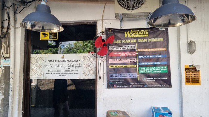 Masjid Pemuda Konsulat Surabaya