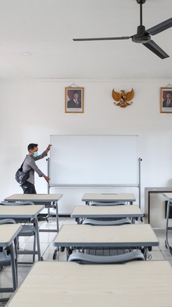 Video: Sekolah Rakyat, Apakah Mengucilkan Siswa Miskin?