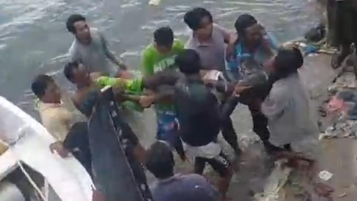 Nelayan Sampang yang dibondet saat melaut.