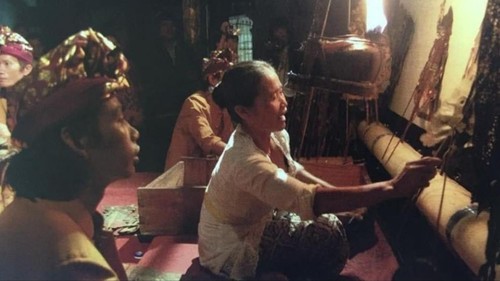 Ni Wayan Nodri atau Men Badung, dalang perempuan pertama di Bali.