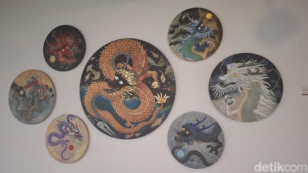 Salah satu karya seniman Yashumi Ishii berjudul Seven Dragons terpampang dalam pameran Denyar Renjana, Jumat (7/3/2025).