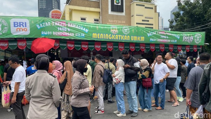 Pedagang Gorengan di Benhil