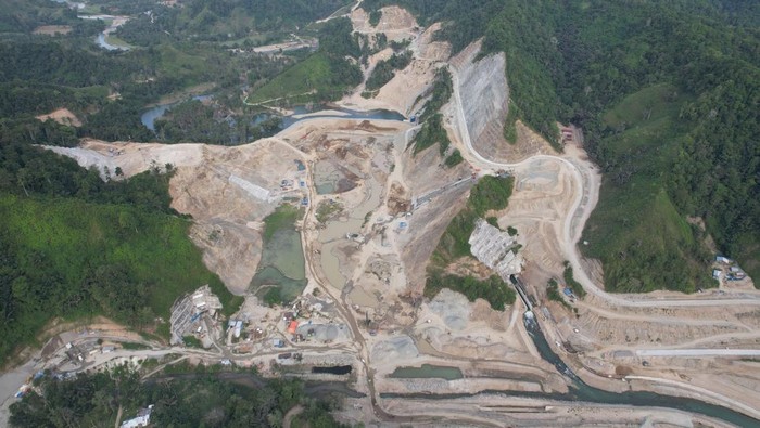 PT Brantas Abipraya (Persero) terus mempercepat penyelesaian pembangunan Bendungan Bulango Ulu di Kabupaten Bone Bolango, Provinsi Gorontalo. Bendungan yang merupakan bagian dari Proyek Strategis Nasional (PSN) ini diharapkan dapat memberikan manfaat besar bagi masyarakat Gorontalo.