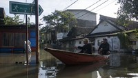 Sedikitnya tiga kecamatan yakni Bojongsoang, Baleendah dan Dayeuhkolot di kawasan Bandung selatan tersebut kembali terendam banjir setinggi 30 cm hingga 150 cm. 