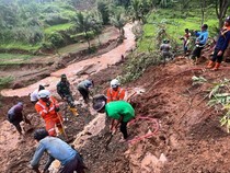 Lagi, Tim SAR Temukan Korban Banjir dan Longsor di Sukabumi