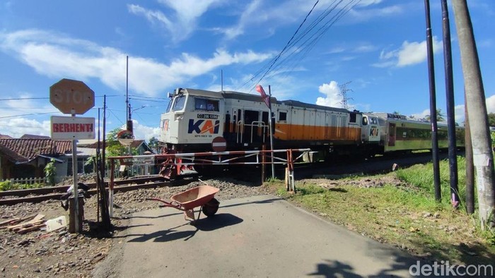 Pintu Perlintasan KA Jalan Benteng Ciamis ditutup sementara