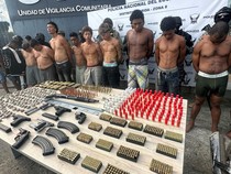 Polisi Ekuador Amankan Belasan Orang dan Senjata Terkait Kekerasan Geng
