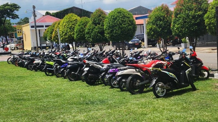 Polres Jeneponto menyita 60 motor hasil balap liar selama Ramadan.