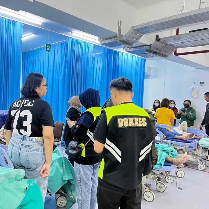 Polresta Surakarta turun tangan menangani korban sesak napas dalam kebakaran di Hotel Grand Hap Surakarta, Jumat (7/3/2025) malam.