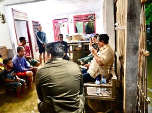 Prabowo Telepon Langsung Sejumlah Pejabat Saat Cek Banjir di Bekasi