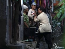 Nyemplung Cek Banjir di Bekasi, Prabowo Minta Cepat Diatasi