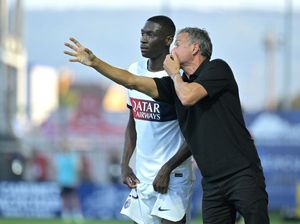 Kolo Muani-Luis Enrique Saling Lempar Pujian, Tepis Kabar Hubungan Tak Baik