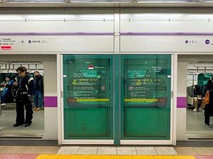 Puisi Aku Karya Chairil Anwar Mejeng di Stasiun Kereta Bawah Tanah Seoul Korsel