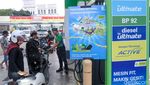 Antrean Panjang Isi Bensin di SPBU Swasta