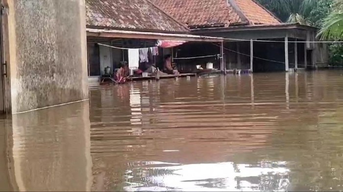 Rumah warga di Muratara masih terendam banjir