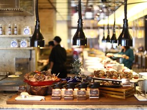 5 Restoran Buffet All You Can Eat di Hotel Jakarta, Hidangannya Premium!