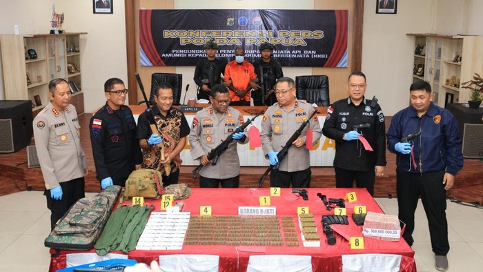 Satgas Operasi Damai Cartenz 2025 bersama Polda Papua menggagalkan penyelundupan senjata api (senpi) dan amunisi. Senjata itu diduga akan disalurkan kepada kelompok kriminal bersenjata (KKB) yang dipimpin oleh Lerimayu Telengen di Puncak Jaya.