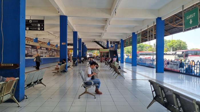 Terminal Kampung Rambutan, Jakarta Timur masih landai pada tiga pekan jelang Hari Raya Idulfitri 1446 H.