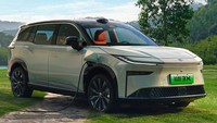 Toyota bZ3X menggunakan sistem penggerak roda depan dan punya satu motor listrik, dengan daya maksimal 150 kW atau 165 kW dan kecepatan maksimum 160 km/jam. Toyota juga membekali bZ3X dengan opsi teknologi Lidar (Light Detection and Ranging) dan sistem bantuan pengemudi canggih (ADAS) dari perusahaan rintisan mobil otonom asal China, Momenta. Foto: Carnewschina