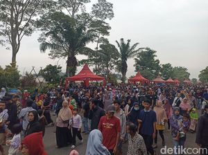 Ribuan Warga Berebut Takjil dan Buka Bersama Gratis di Pemkab Blitar