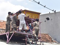 Judi Merpati Saat Ramadan, 7 Bekupon di Surabaya Dibongkar Satpol PP
