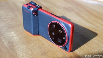Xiaomi 15 Ultra saat dipakaikan Photography Kit Legend Edition benar-benar bikin tergoda. Foto: Adi FIda Rahman/detikINET