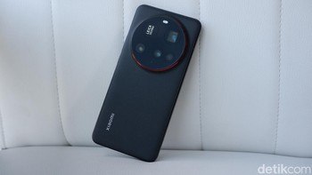 Poin utama dari Xiaomi 15 Ultra adalah sektor kameranya yang dikembangkan bersama Leica. Smartphone ini membawa konfigurasi quad-camera yang benar-benar membuat decak kagum: Foto: Adi Fida Rahman/detikINET