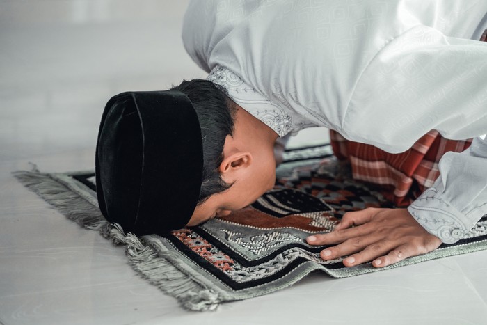 religious islamic muslim asian man praying to god