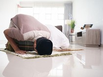 Lupa Rakaat Salat tapi Tidak Melakukan Sujud Sahwi, Apakah Tetap Sah?