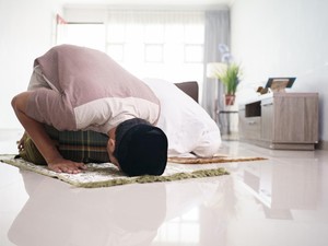 Otak Sering Error? Taruna Ikrar Sarankan Perbanyak Sujud