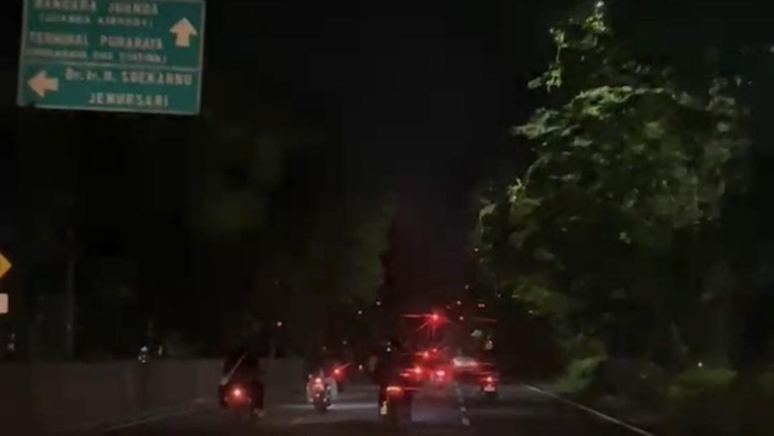 Aksi kebut-kebutan di kawasan Ngagel dan Ahmad Yani, Minggu (9/3/2025) dini hari.