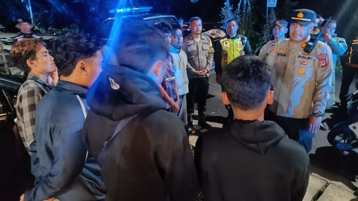 Aparat gabungan menggelar patroli di wilayah Babakan Madang, Bogor, Jawa Barat untuk mengantisipasi adanya gangguan keamanan dan ketertiban. (Dok istimewa).
