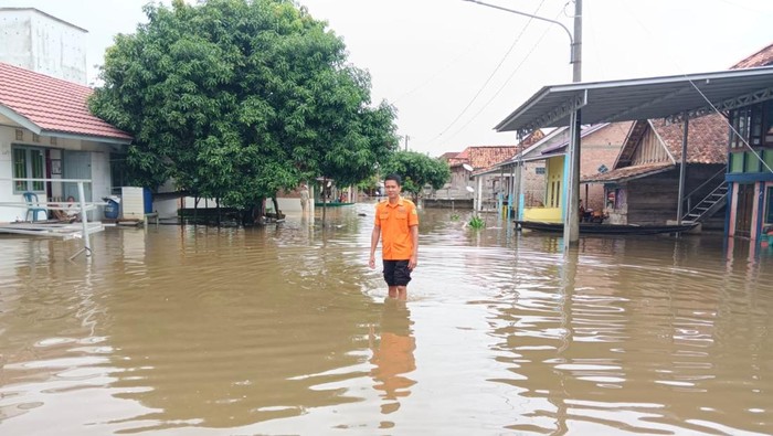 Banjir di Muba meluas akibat luapan sungai.