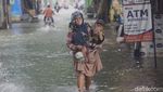 Banjir Genangi Ciledug Saat Curah Hujan Diprediksi Masih Tinggi
