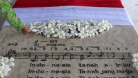 WR Soepratman merupakan pencipta lagu kebangsaan Indonesia Raya.
