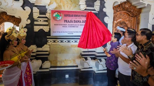 Bupati Badung, I Wayan Adi Arnawa, meresmikan Koperasi Praja Dana Jati di Banjar Kaja Jati, Desa Kutuh, Kecamatan Kuta Selatan, Minggu (9/3/2025). (Dok. Pemkab Badung)