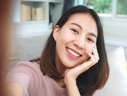 11 Cara Memerahkan Bibir secara Alami, Nggak Mahal dan Bisa Coba di Rumah