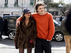 Adu Gaya Cruz & Romeo Beckham Bareng Pacar, Nonton Show Victoria Beckham Adu Gaya Cruz & Romeo Beckham Bareng Pacar, Nonton Show Victoria Beckham
