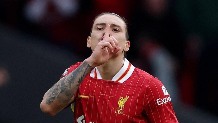 Soccer Football - Premier League - Liverpool v Southampton - Anfield, Liverpool, Britain - March 8, 2025 Liverpools Darwin Nunez celebrates scoring their first goal REUTERS/Phil Noble EDITORIAL USE ONLY. NO USE WITH UNAUTHORIZED AUDIO, VIDEO, DATA, FIXTURE LISTS, CLUB/LEAGUE LOGOS OR LIVE SERVICES. ONLINE IN-MATCH USE LIMITED TO 120 IMAGES, NO VIDEO EMULATION. NO USE IN BETTING, GAMES OR SINGLE CLUB/LEAGUE/PLAYER PUBLICATIONS. PLEASE CONTACT YOUR ACCOUNT REPRESENTATIVE FOR FURTHER DETAILS..     TPX IMAGES OF THE DAY