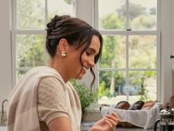 Deretan Gaya Meghan Markle Masak Hingga Berkebun di Reality Show Netflix