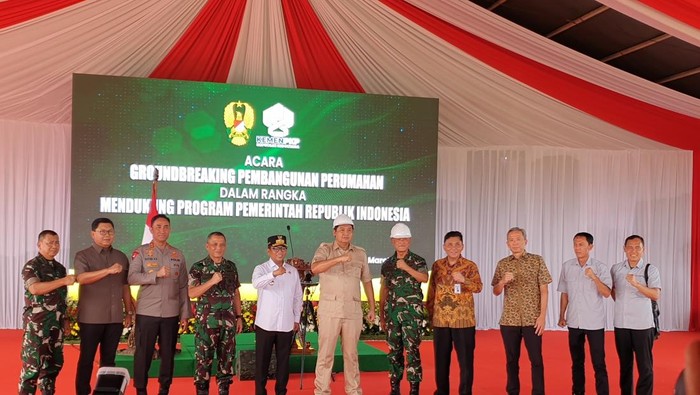 Groundbreaking pembangunan perumahan Tentara Nasional Indonesia (TNI) Angkatan Darat (AD) di Serang Banten.