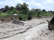 Potret Jembatan Ambruk Diterjang Banjir Bandang di Bojonegoro