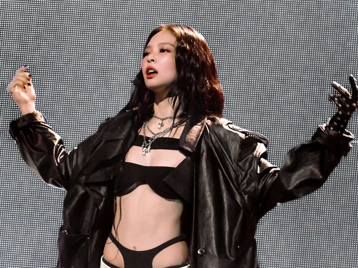 Jennie BLACKPINK menampilkan ZEN di Los Angeles