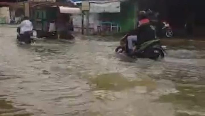 Kawasan sekojo salah satu banjir yang terjadi di Kota Palembang setelah diguyur hujan deras semalaman