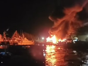 2 Bangkai Kapal di Merak Terbakar, Tak Ada Korban Jiwa
