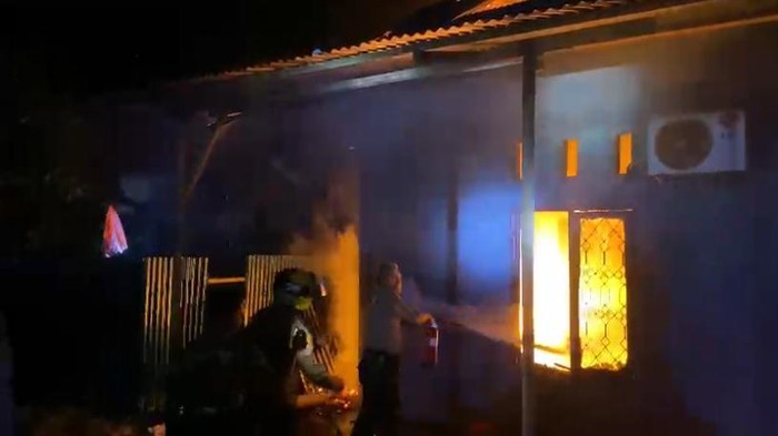 Kebakaran kos-kosan di Buru Selatan, Maluku.
