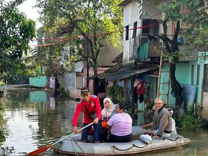 Kemensos Salurkan Bantuan untuk Korban Banjir di Dayeuhkolot